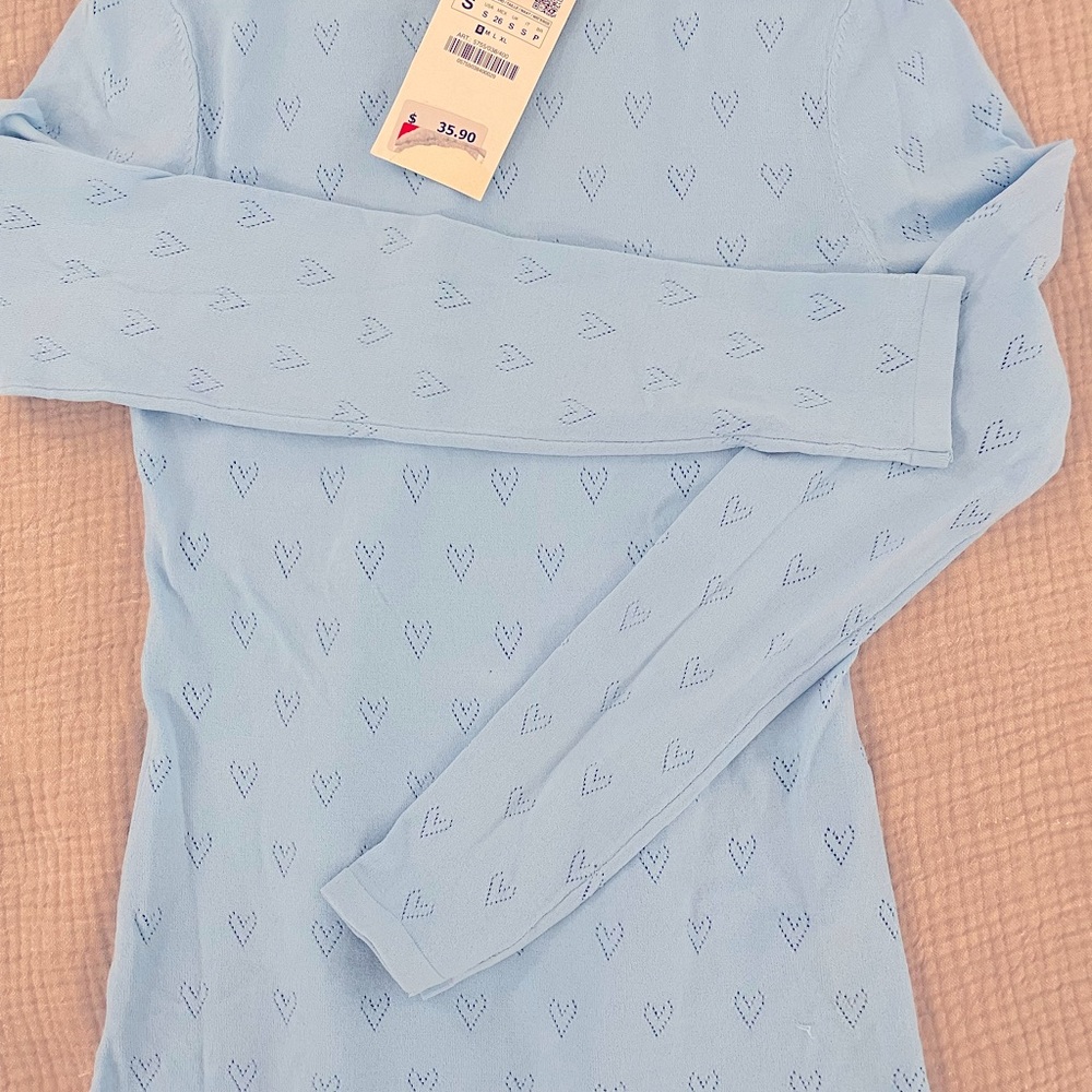 Zara lightweight long sleeve sweater - light blue size Small heart details